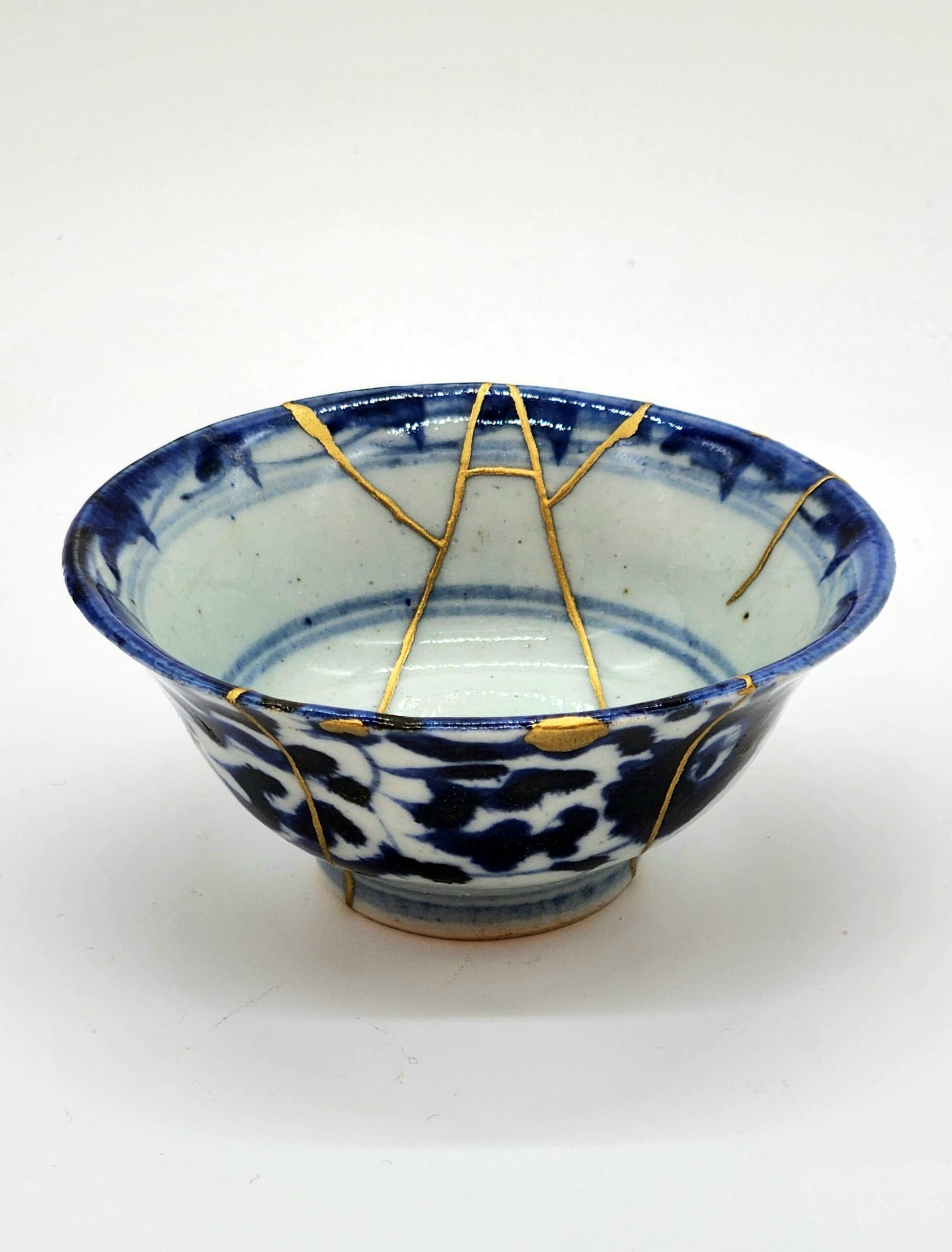 金継ぎによる茶碗 割れの修繕事例 ｜ 金継ぎ工房かなまる